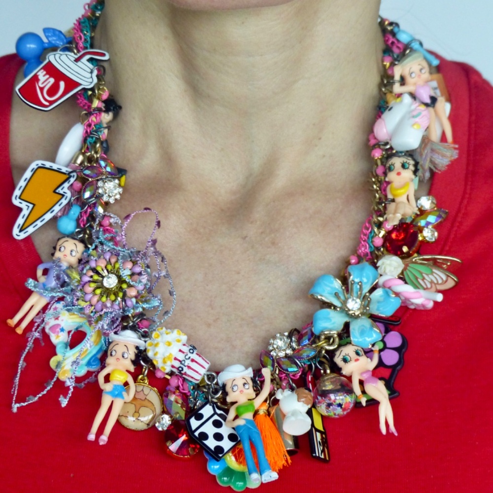 Fashion necklace with cartoon characters - Picture 2 of 6